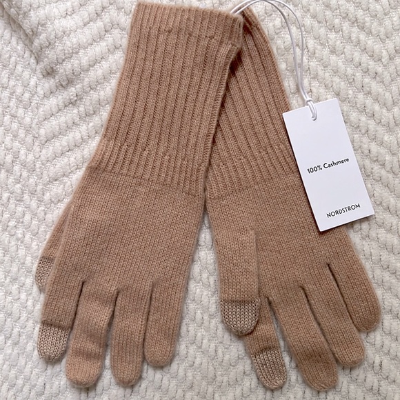 Nordstrom Accessories - NWT 100% Cashmere Nordstrom Women’s Gloves Neutral Color